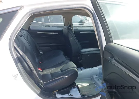 2019 Ford Fusion Hybrid Titanium z USA, uszkodzony, nr VIN 3FA6P0RU7KR239985